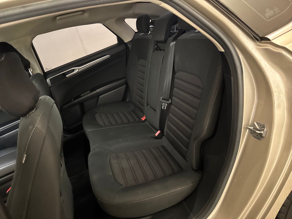 2017 White Gold Ford Fusion SE FWD Sedan