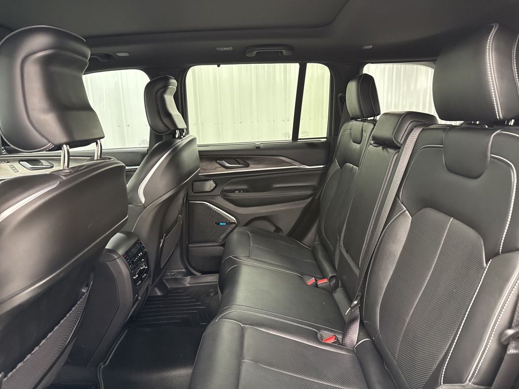 2022 Jeep Grand Cherokee Overland - 10