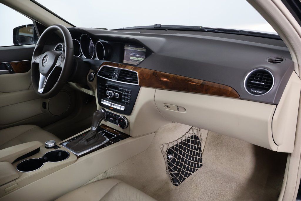 Thumbnail: 2012 Mercedes-Benz C-Class - 9