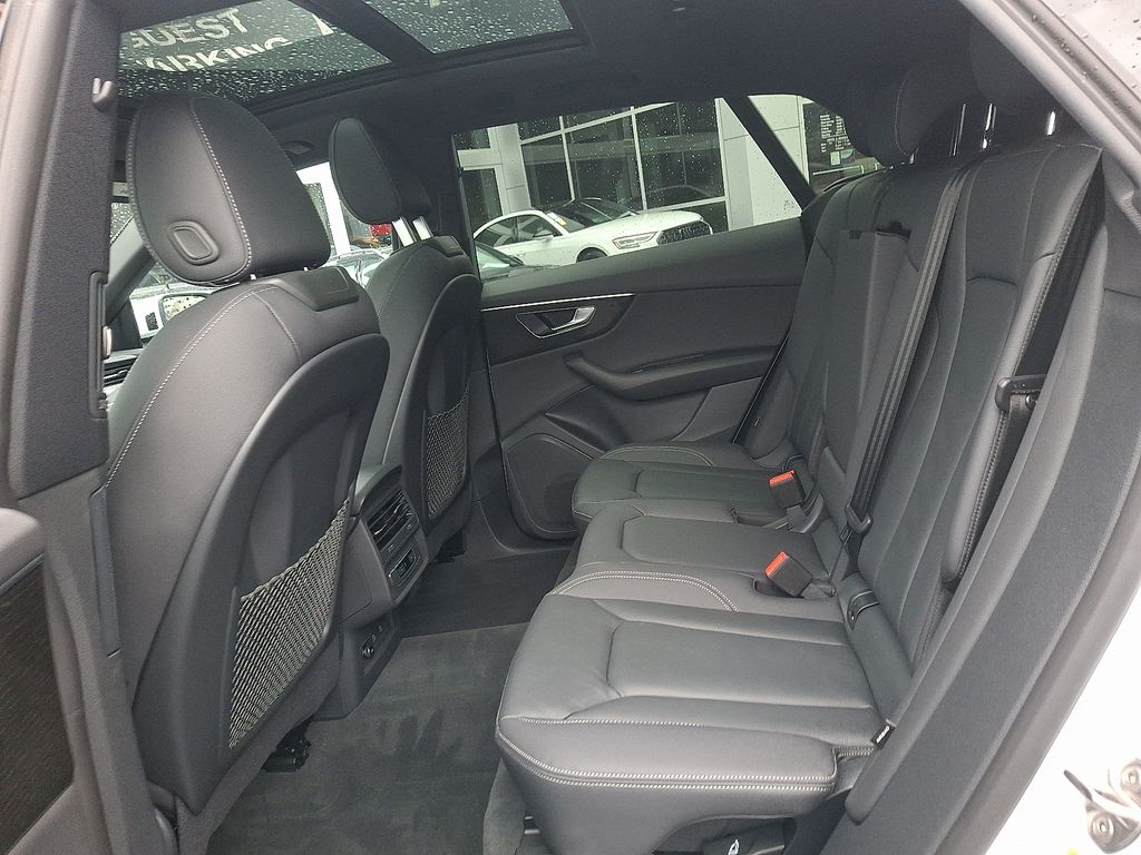 Thumbnail: 2025 Audi Q8 - 10