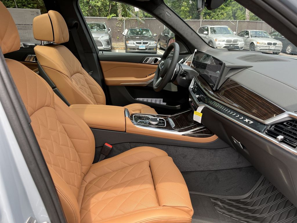 Thumbnail: 2026 BMW X7 - 26