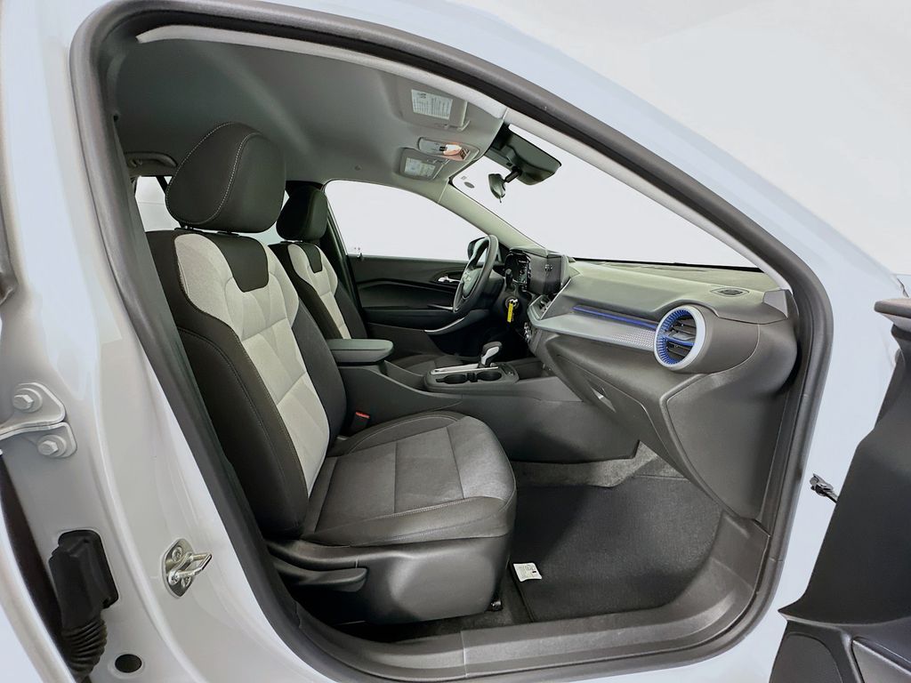 Thumbnail: 2025 Chevrolet Trax - 27