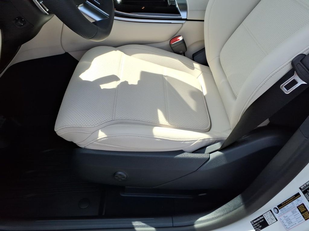 New 2027 Polar White Mercedes-Benz GLC 300 image 15