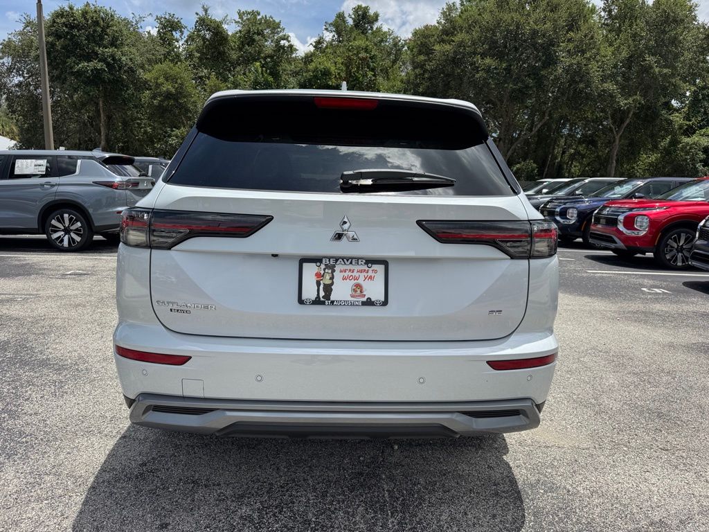 2025 Mitsubishi Outlander SE photo 4