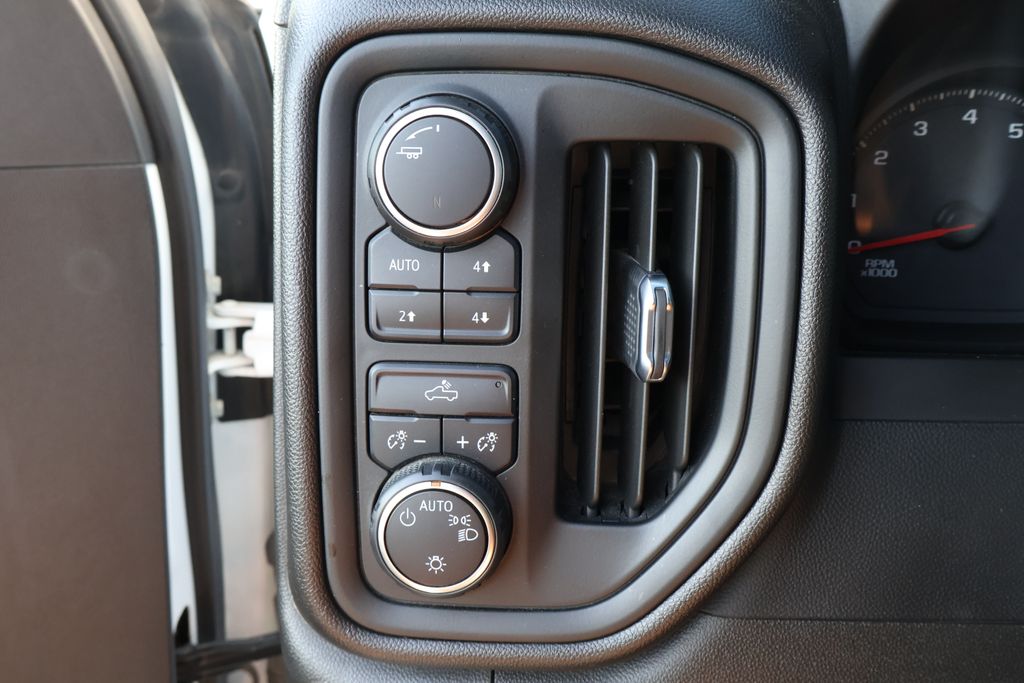 Thumbnail: 2021 Chevrolet Silverado 1500 - 16