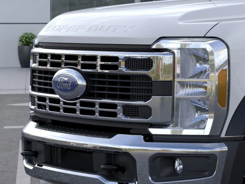 New 2025 Ford Super Duty F-600 Chassis Regular Cab (DRW) 169" Wheelbase XL