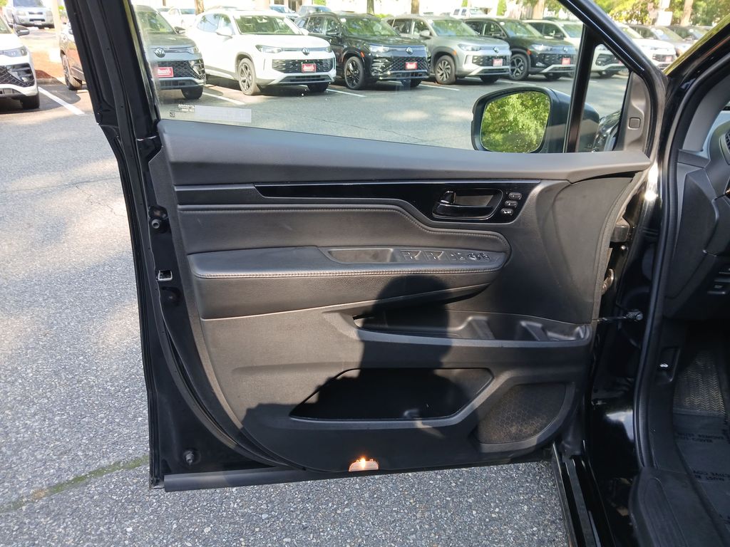 Used 2023  Honda Touring image 21
