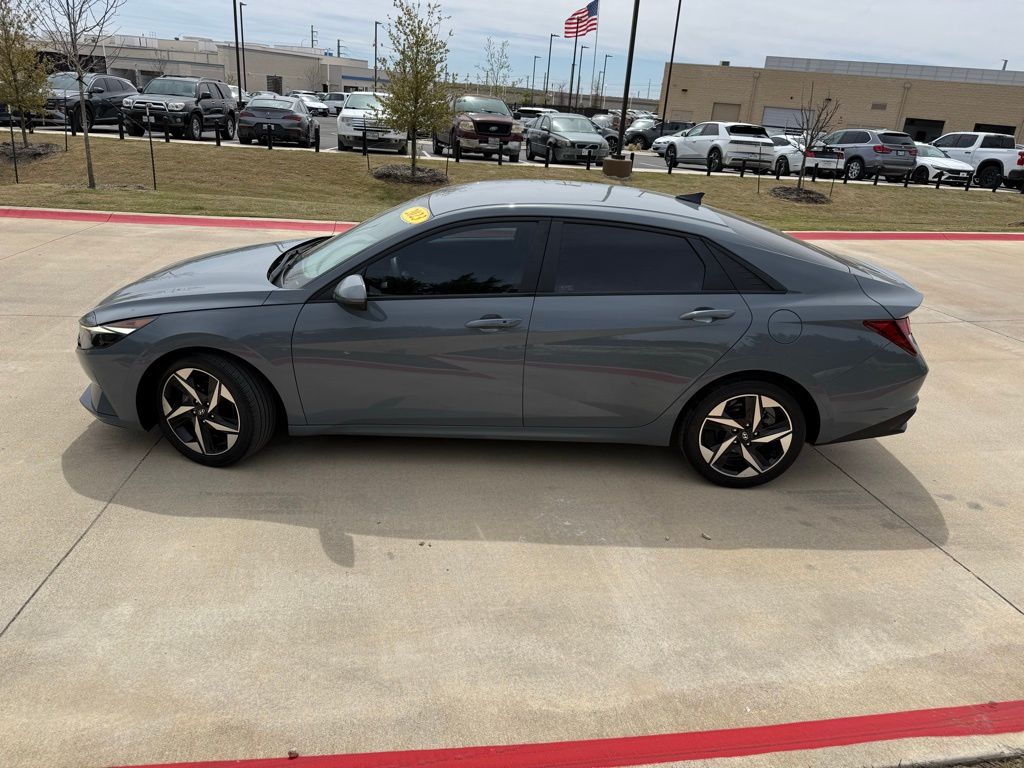 Thumbnail: 2023 Hyundai Elantra - 8