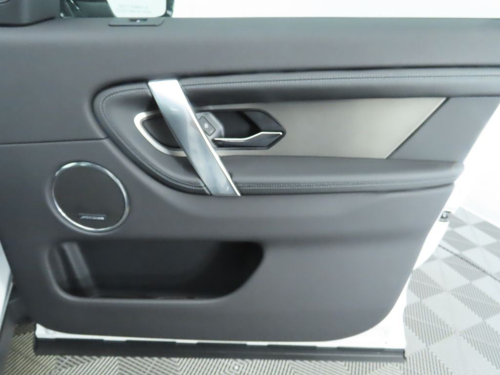 Thumbnail: 2024 Land Rover Discovery Sport - 27