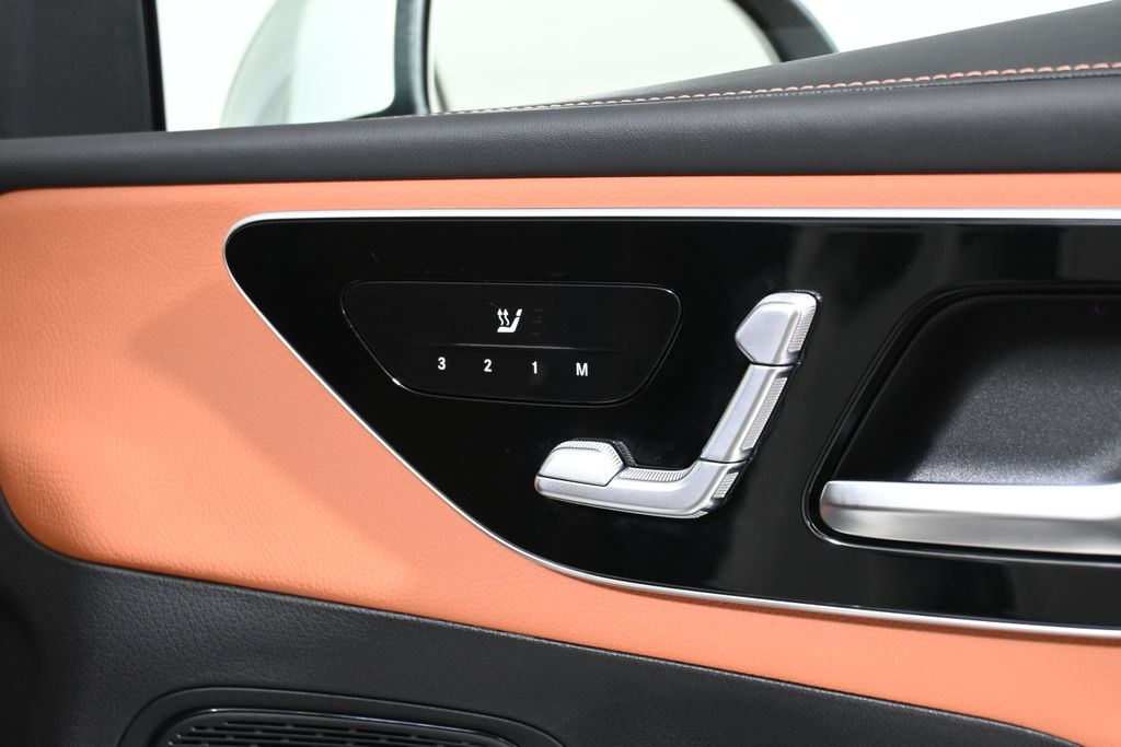 Thumbnail: 2025 Mercedes-Benz GLC - 27