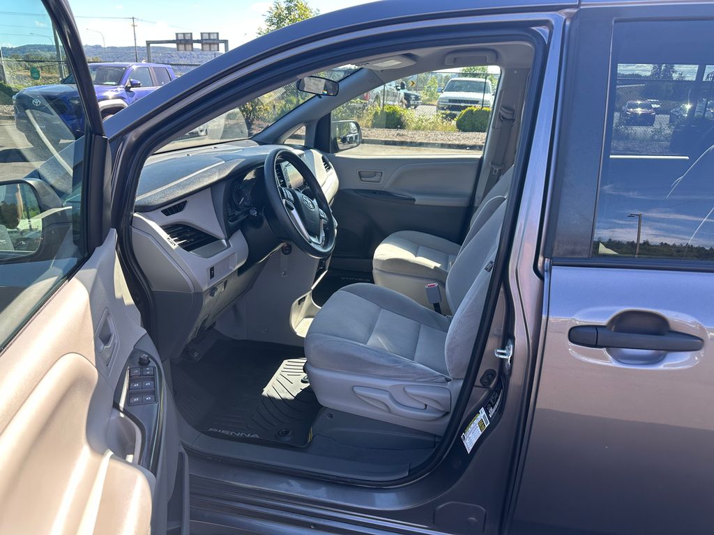 2020 Toyota Sienna L
