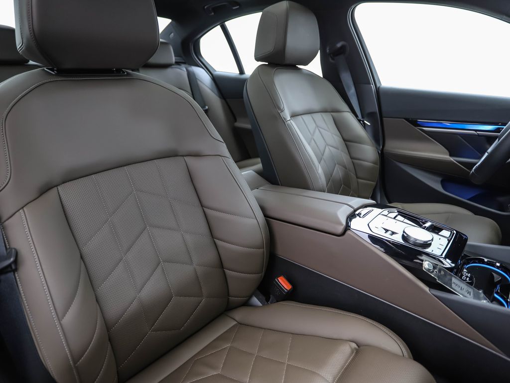 2024 BMW i5 M60 31