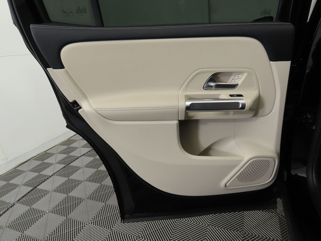 Thumbnail: 2022 Mercedes-Benz GLB - 24