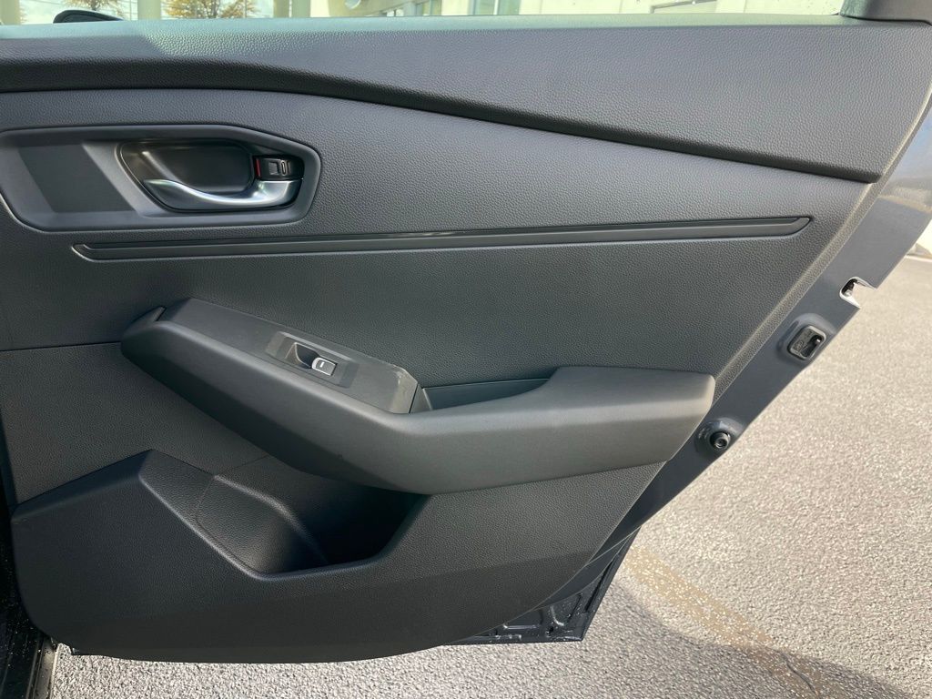 2025 Honda Accord LX 32