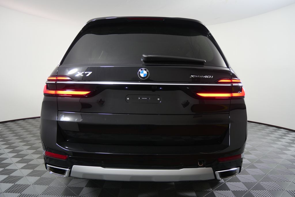 Thumbnail: 2026 BMW X7 - 4