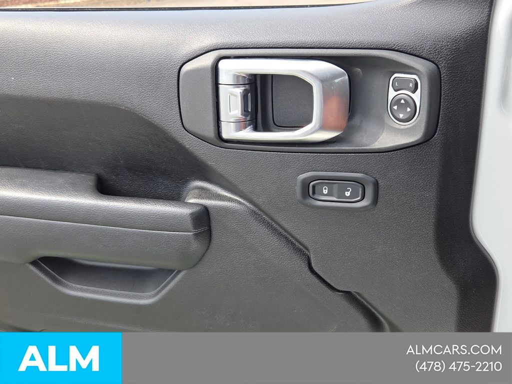 Used 2025 White Jeep Rubicon image 30