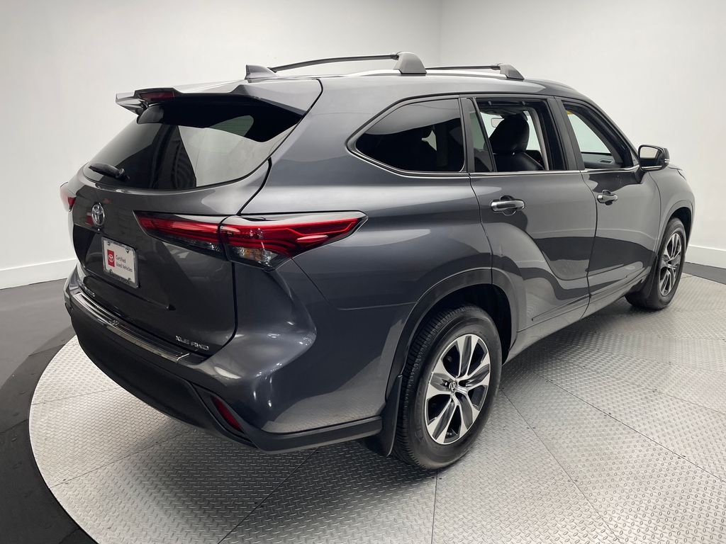 Thumbnail: 2023 Toyota Highlander - 5