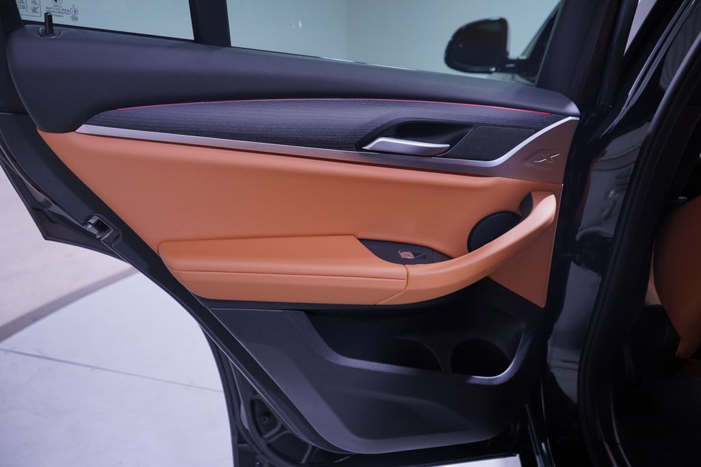 Thumbnail: 2023 BMW X4 - 15