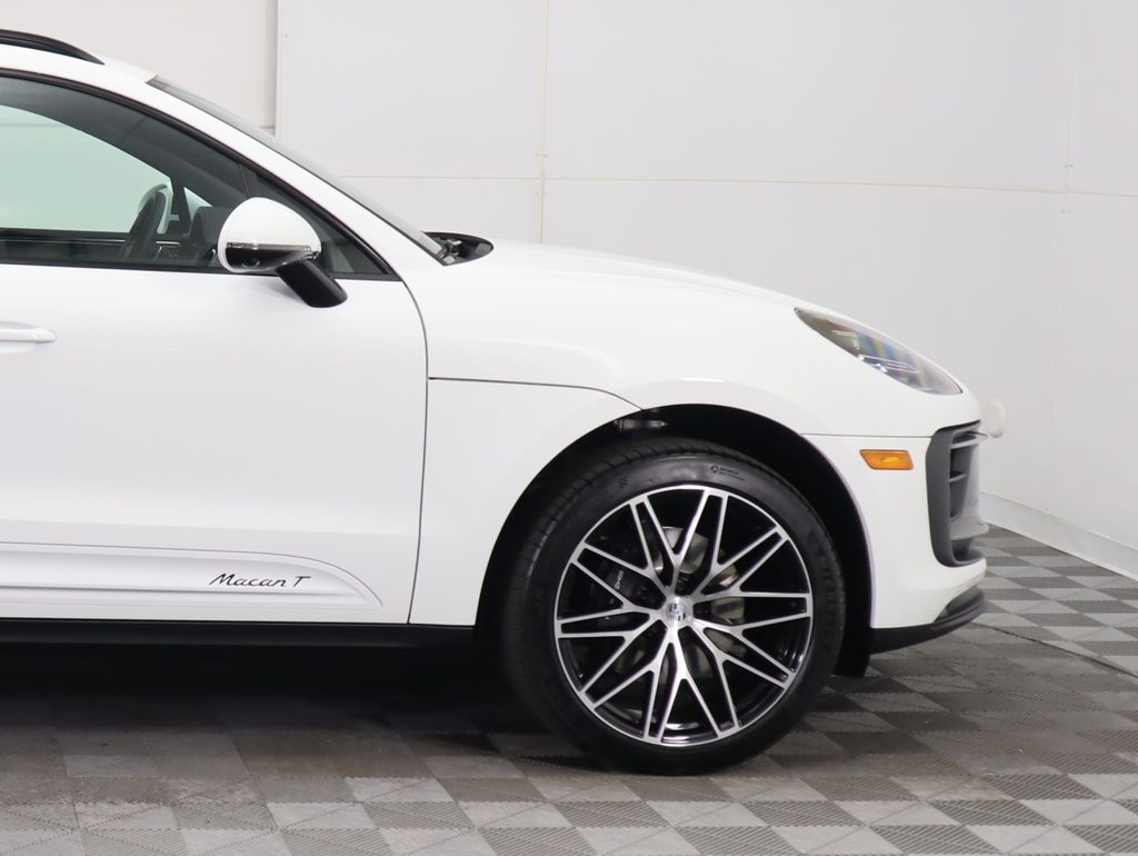 Thumbnail: 2025 Porsche Macan - 11