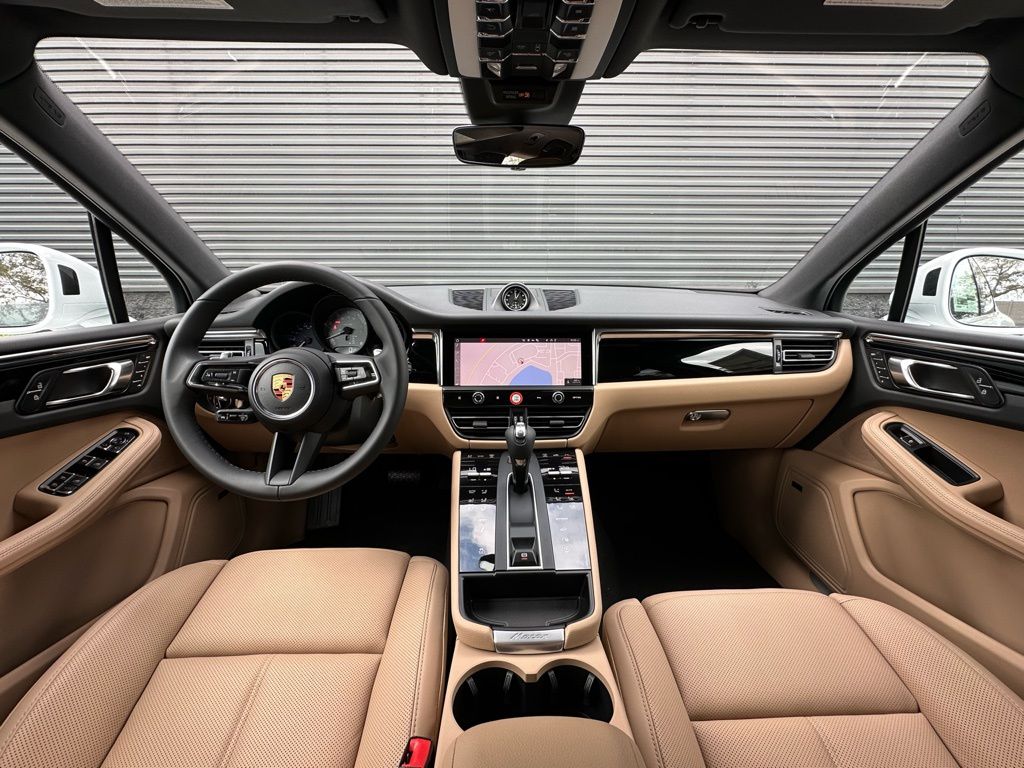 Thumbnail: 2026 Porsche Macan - 6