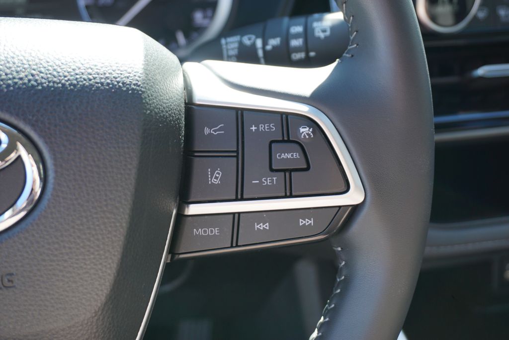 Thumbnail: 2024 Toyota Highlander - 27