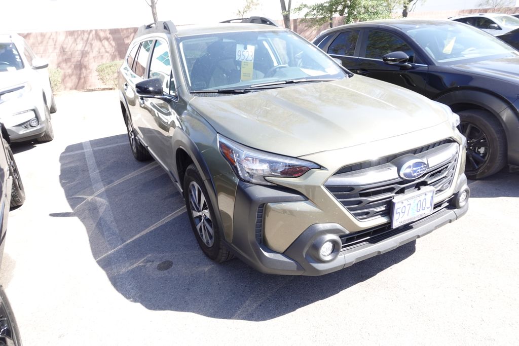 2025 Subaru Outback Premium's photo