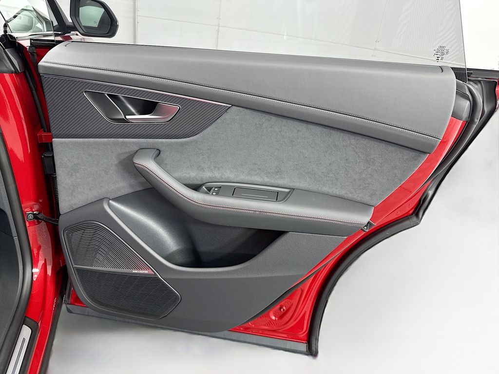 Thumbnail: 2026 Audi SQ8 - 27