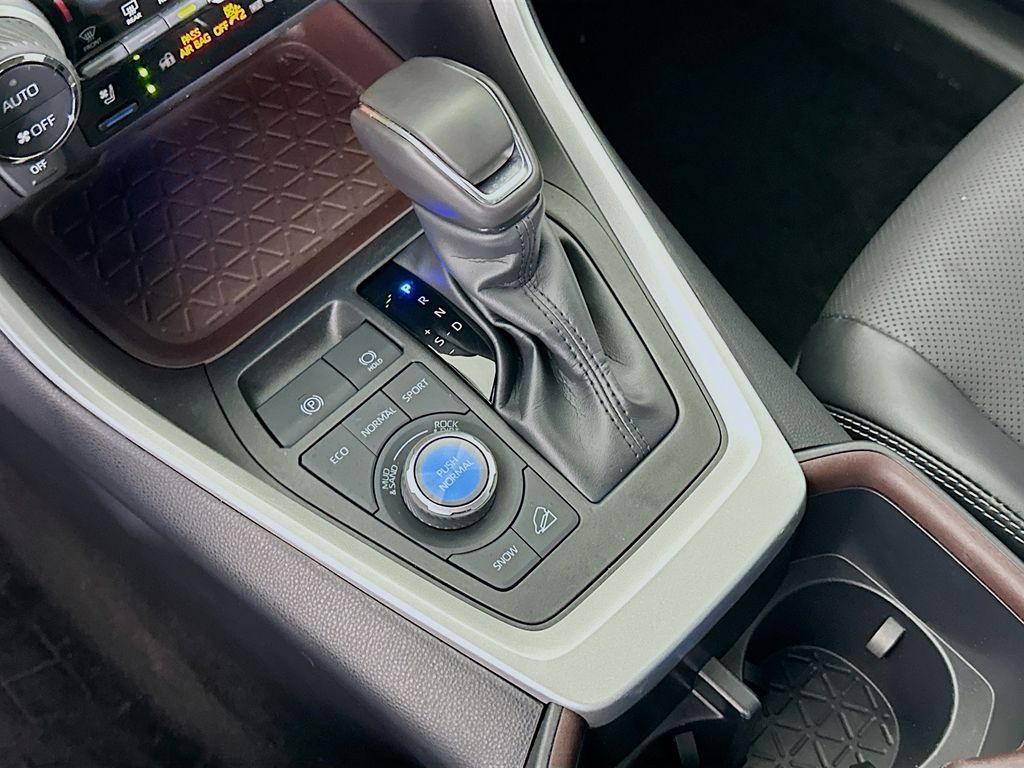 Thumbnail: 2025 Toyota RAV4 - 16