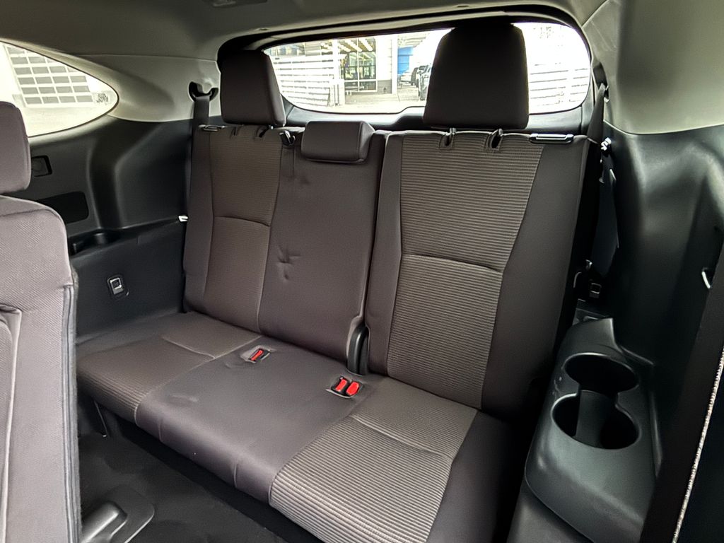 Thumbnail: 2022 Toyota Highlander - 26