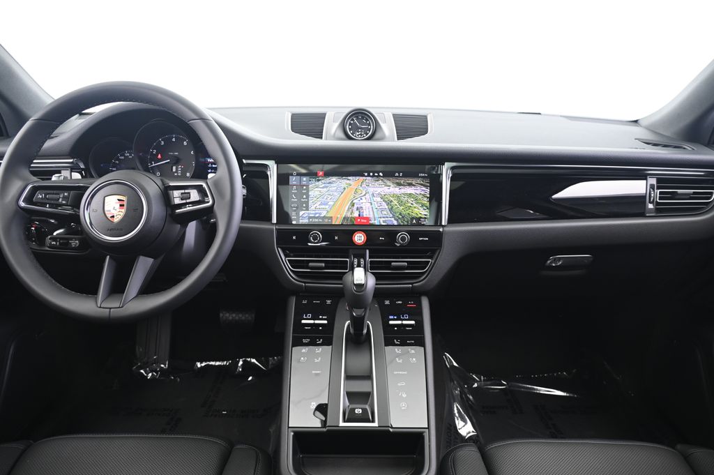Thumbnail: 2025 Porsche Macan - 31