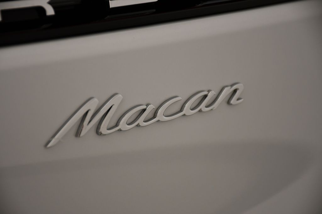 Thumbnail: 2025 Porsche Macan - 11