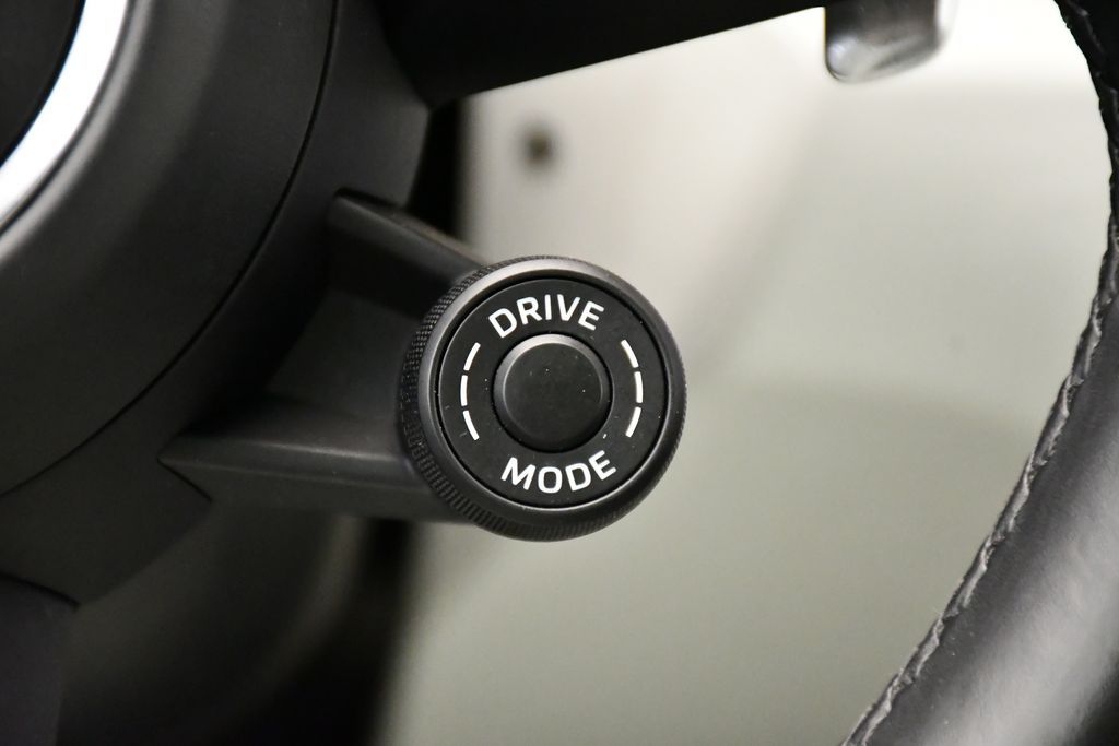 Thumbnail: 2023 Porsche Macan - 29