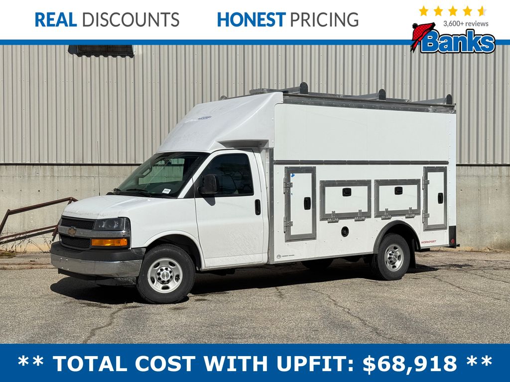 Summit White 2026 Chevrolet Express Chassis 3500 Cutaway 159 Van Rear-Wheel Drive 8-Speed Automatic