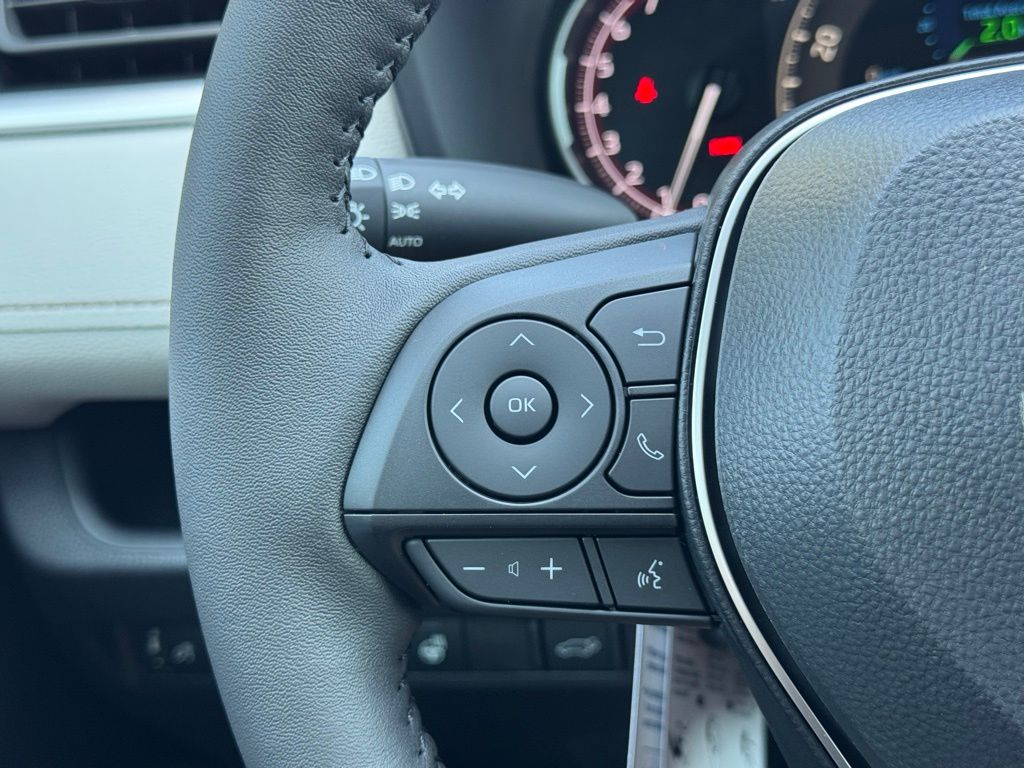 2025 Toyota RAV4 XLE photo 21