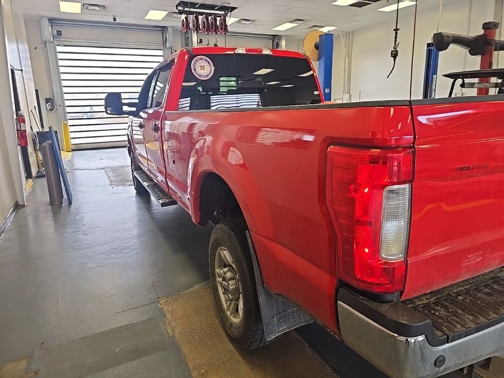 Race Red 2017 Ford F-250 Super Duty XLT Crew Cab 4WD Pickup Truck Four-Wheel Drive 6-Speed Automatic