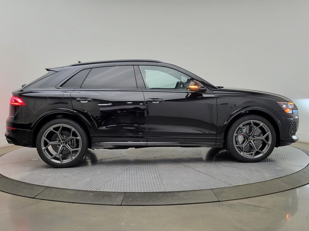 Thumbnail: 2026 Audi RS Q8 - 6