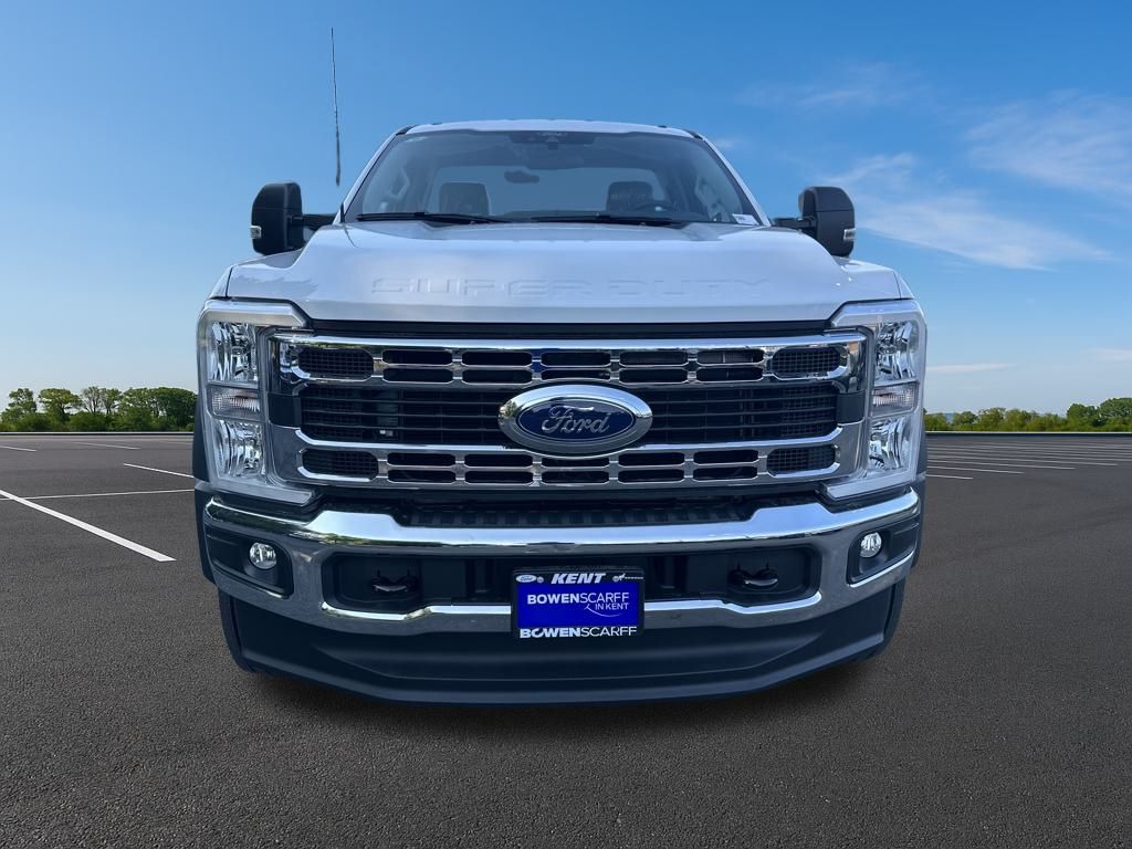 New 2025 Ford Super Duty F-600 Chassis Regular Cab (DRW) 169" Wheelbase XL