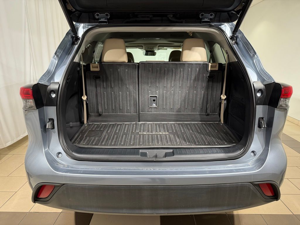 2022 Toyota Highlander XLE 11
