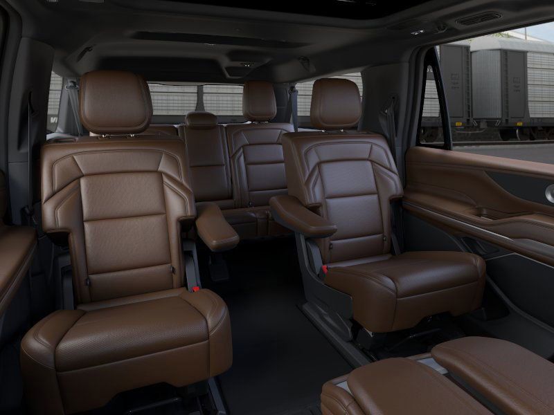 Thumbnail: 2025 Lincoln Navigator L - 11