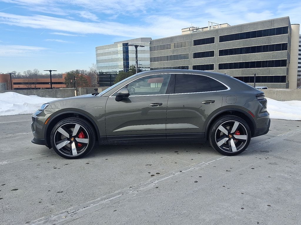 Thumbnail: 2026 Porsche Macan - 2