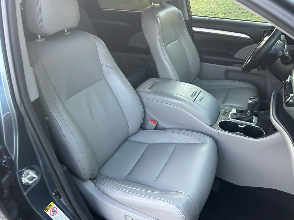 2017 Toyota Highlander SE 15