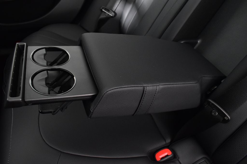 Thumbnail: 2025 Mercedes-Benz E-Class - 32