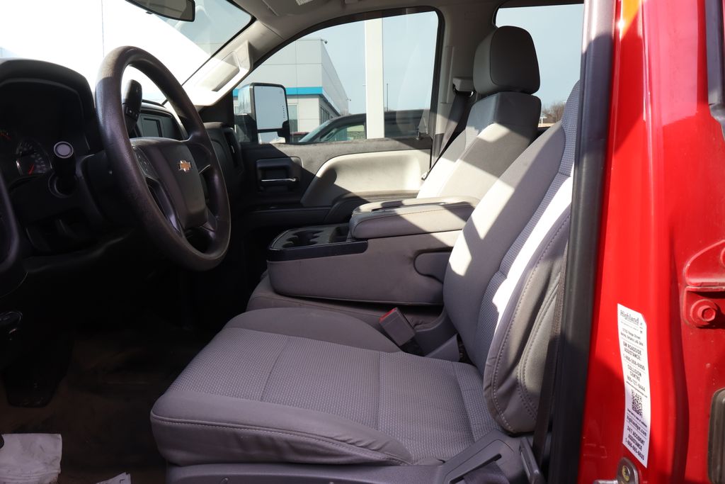 Thumbnail: 2017 Chevrolet Silverado 2500 - 13