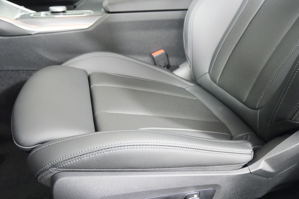 Thumbnail: 2026 BMW 4 Series - 10