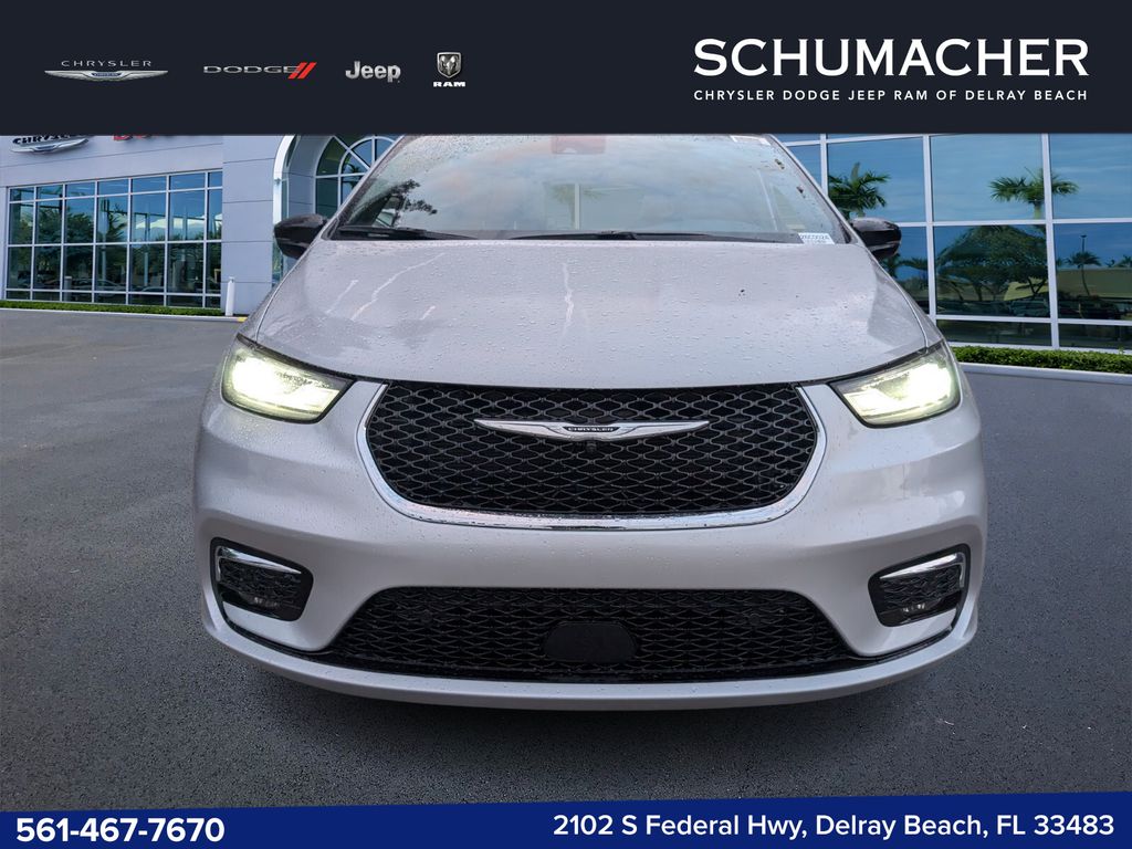 View vehicle photo 2