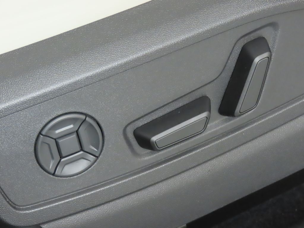 Thumbnail: 2025 Audi Q5 - 32