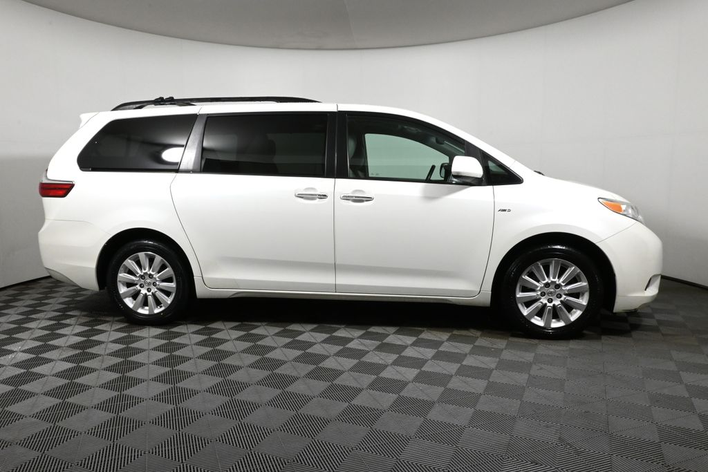 2016 Toyota Sienna XLE Premium 8