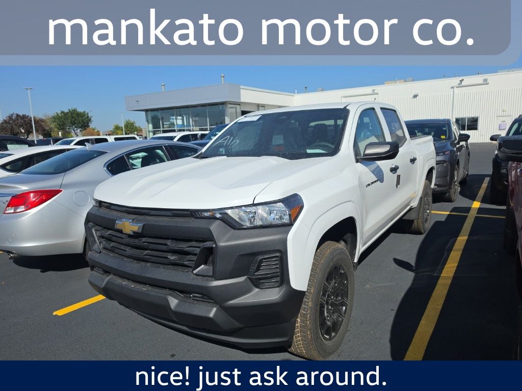 Summit White 2026 Chevrolet Colorado Pickup Truck Four-Wheel Drive 8-Speed Automatic