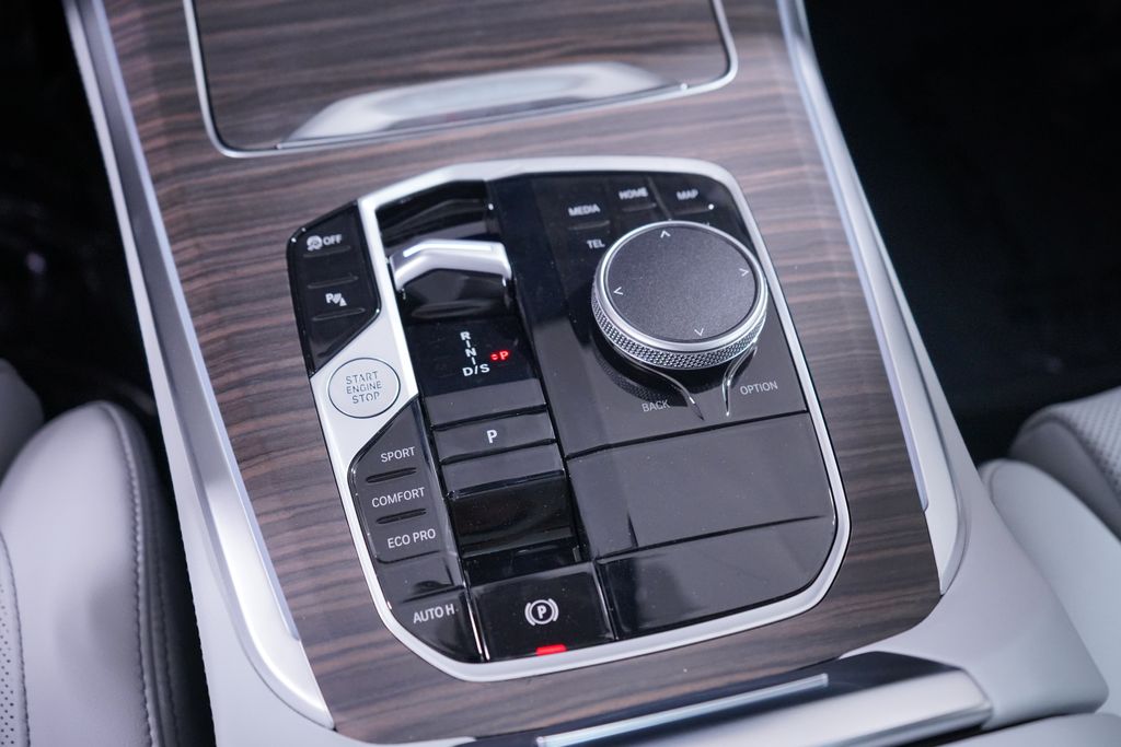 Thumbnail: 2026 BMW X5 - 13