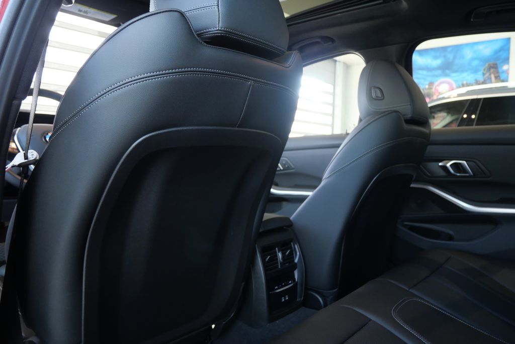 2024 BMW 3 Series 330i 14